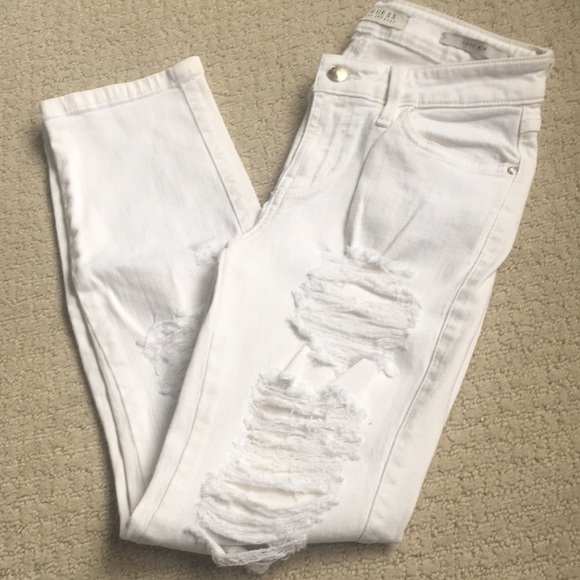 Guess Jeans Distressed - Like New! - Picture 3 of 10